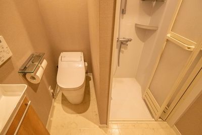 トイレ、バスが分かれています。 - レンタルスペース THE ROOMS 赤坂の室内の写真
