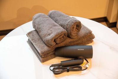 タオルやドライヤーを設備しているため手ぶらで安心。 - レンタルスペース THE ROOMS 赤坂の室内の写真