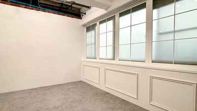 南西の窓＋白壁（16時撮影） - 自然光スタジオ サモスタ恵比寿店の室内の写真