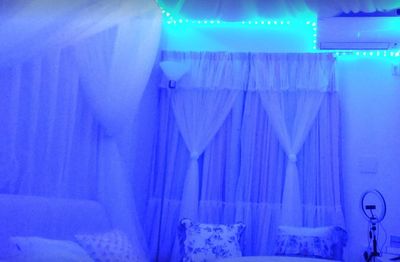 ３０色以上のネオンカラーで
お部屋の雰囲気を自由自在に💖

お好きな推し色に💖 - マイルームétoile マイルームétoile(エトワール)の室内の写真