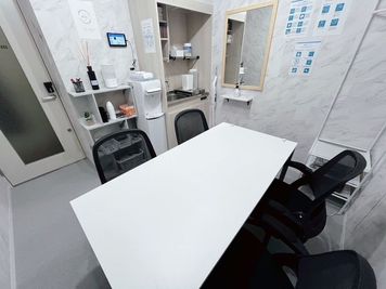 ☆ミーティングルーム☆A号室 下北沢駅徒歩３分☆個室ミーティングルームの室内の写真