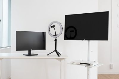 モニター、Blu-ray＆DVDプレイヤー、LEDリングライト - ひろこばぁちゃんのスペース名古屋店 16～30名様専用の設備の写真
