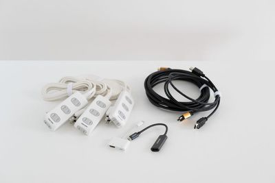 電源タップ、HDMIケーブル、HDMI変換アダプタType-C、lightning - ひろこばぁちゃんのスペース名古屋店 16～30名様専用の設備の写真