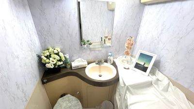トイレ内（シャワーは使用できません） - 美容鍼灸整体サロンmemola memola：梅田店のその他の写真