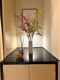 間接照明で落ち着いた雰囲気も可能 - 白い部屋  完全個室 | 白金台駅1分  目黒駅12分 期間限定10％OFF |  wifi無料｜備品充実の完全個室の室内の写真