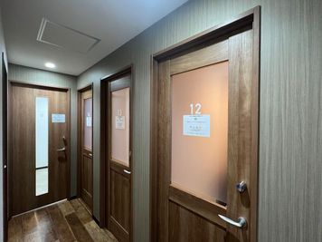 いいオフィス新宿西口 【新宿駅から徒歩1分】1名個室(個室13)の室内の写真