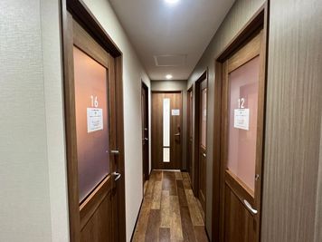 いいオフィス新宿西口 【新宿駅から徒歩1分】1名個室(個室15)の室内の写真