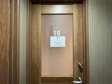 いいオフィス新宿西口 【新宿駅から徒歩1分】1名個室(個室18)の室内の写真