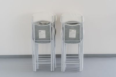 [エントランス内] 机、椅子、会議用テーブルご自由にご利用ください。
 - レンタルスペース　スタジオEGG琴似店　Eスタジオの設備の写真