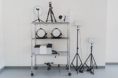 [エントランス内] 高輝度スポットライト、撮影用LED照明、CDプレーヤー、三脚等ご自由にご利用ください。
 - レンタルスペース　スタジオEGG琴似店　Eスタジオの室内の写真