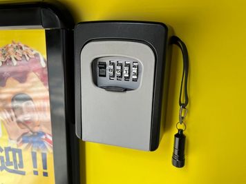 ６．キーボックスを開けて、鍵をとってください。 - L&Cスペース谷町四丁目駅前 A号室の室内の写真