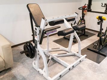レッグカール - Third place gym　9階 パーソナルトレーニングジムの設備の写真
