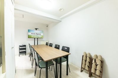 【池袋駅南口2分】8席、光回線高速WiFi、モニター・ホワイトボード完備☆1日1回スタッフ完全清掃の会議室 - 貸会議室Aivic池袋南口