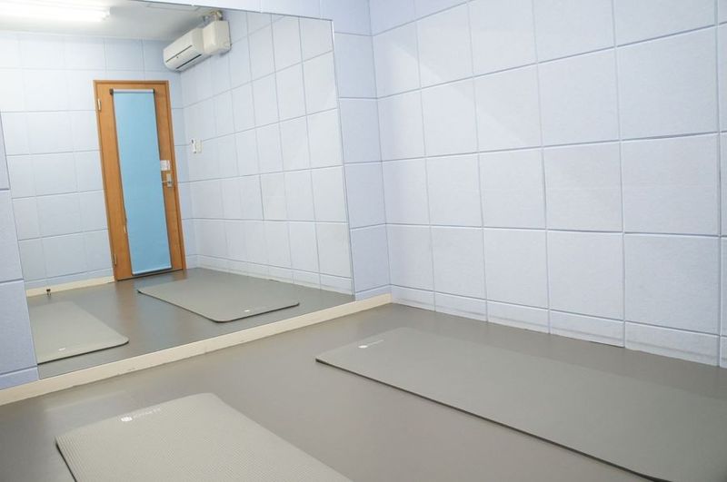 Aスタジオ／全面リノリウム床で バレエの個人練習やダンス、ヨガに - はいから個室スタジオ　大森店