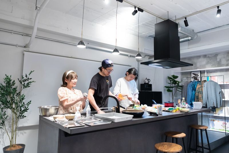 ドットブリッジ本町 - しのけんはらぺこキッチンハウス＜dot bridge本町＞