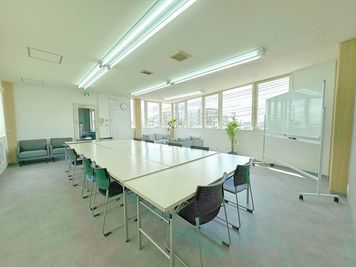 NKビル　レンタルスペース NKビル3F レンタル会議室の室内の写真