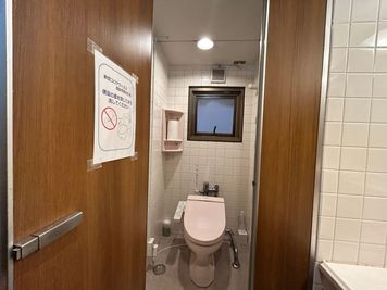 【女子トイレ：個室１】 - TIME SHARING 赤坂 ニュートヨビル 3Aの設備の写真