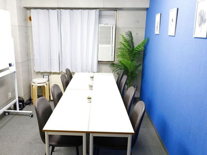 青とモルタル調を基調とした落ち着いたお部屋です。様々なレイアウト変更が可能です。 - 🌊【ライステラス🌴新宿】 🎉24時間🌊NEW !【ライステラス🌴新宿】の室内の写真