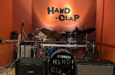 ライブBAR HAND-CLAP 馬橋駅から徒歩5分のライブ会場貸切(楽器備え付け)の室内の写真