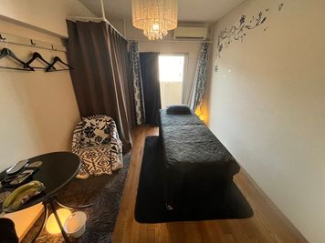 カーテンオープン - 丸の内駅すぐのレンタルサロン 丸の内駅徒歩1分のレンタルサロンの室内の写真