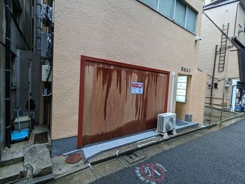 ビルの入口 - rental lounge御茶ノ水の外観の写真