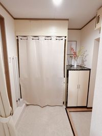 キッチンはカーテンで目隠しできます - 白い部屋  完全個室 | 白金台駅1分  目黒駅12分 期間限定10％OFF |  wifi無料｜備品充実の完全個室の室内の写真