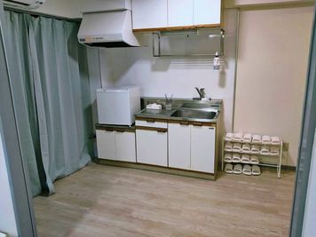 ダイニング　冷蔵庫とスリッパ - 貸し切り個室ポーカールームコアラ の室内の写真