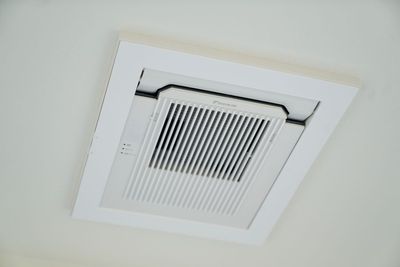 全部屋完全個別空調 - オフィスネスト麻布十番 201号室の設備の写真