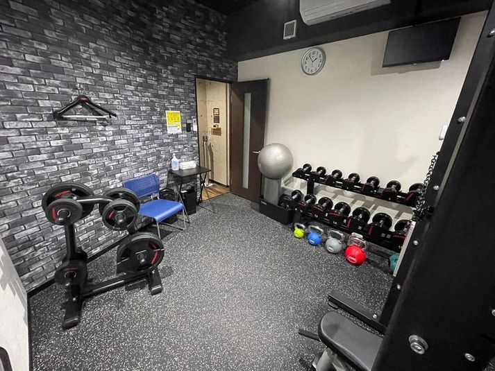 【個室ジム】フリーウェイトが豊富♪ハコジム今川駅前ルーム1 - ハコジム今川駅前店