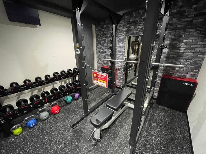【個室ジム】フリーウェイトが豊富♪ハコジム今川駅前ルーム1 - ハコジム今川駅前店