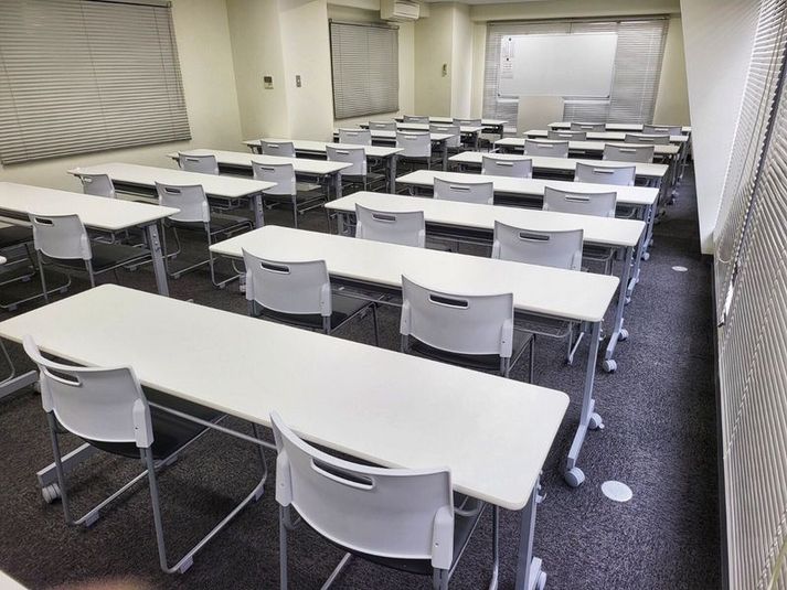 うめきた会議室502号室（適正30名） - 共栄実業(株)　エイトビル