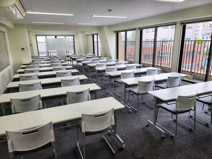 うめきた会議室502号室（適正30名） - 共栄実業(株)　エイトビル