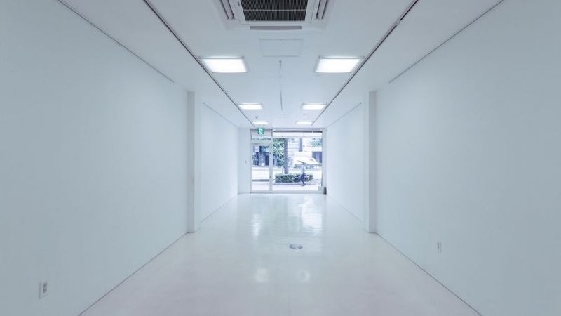 WHITESPACE & BAR ONEの室内の写真