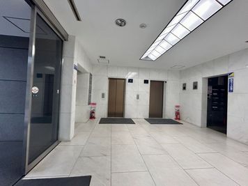 【エントランス】 - TIME SHARING 水天宮前 日本橋蛎殻町東急ビル 5階 【閉店】502の入口の写真