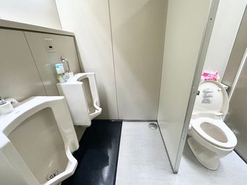 【男子トイレ】 - TIME SHARING 水天宮前 日本橋蛎殻町東急ビル 5階 【閉店】502の設備の写真