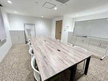 【対面形式で12名着席可能】 - TIME SHARING 水天宮前 日本橋蛎殻町東急ビル 5階 【閉店】504の室内の写真