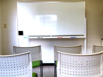 PSP会議室 札幌① （7階708）【札幌駅北口10秒】小会議室の室内の写真