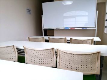 PSP会議室 大宮 【大宮駅東口徒歩５分】小会議室／セミナールーム《大宮第１店舗》の室内の写真