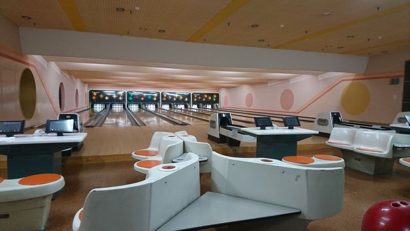 東京から電車・車で約1時間半の昭和なボウリング場 - 湯河原パッキーボウル