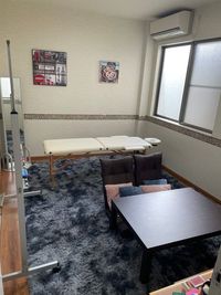 施術ベッドあり - 中崎町駅徒歩2分❗️個室❗️サロン、MT等❗️大判タオル2枚無料の室内の写真