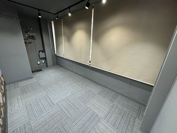 レンタルサロンに最適！エステベッド（無償）設備あり - レンタルスペース　FIGO sakai