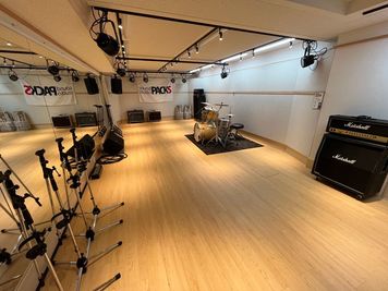 スタジオパックス 南浦和店 【高速WiFiあり】配信各種可能！音楽スタジオの室内の写真