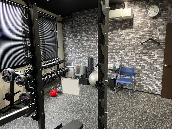 【個室ジム】フリーウェイトが豊富♪ハコジム布施店ルーム2 - ハコジム布施店