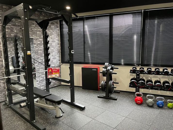 【個室ジム】フリーウェイトが豊富♪ハコジム布施店ルーム2 - ハコジム布施店
