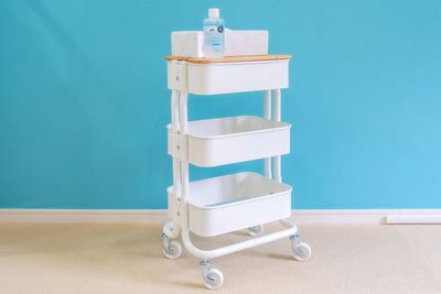 キャスター付きのシンプルなワゴン。お好きな位置に移動させてお使いください。 - ネイル専用シェアサロンMieux 【関内駅徒歩2分】ネイル専用レンタルサロンMieux Bブースの設備の写真