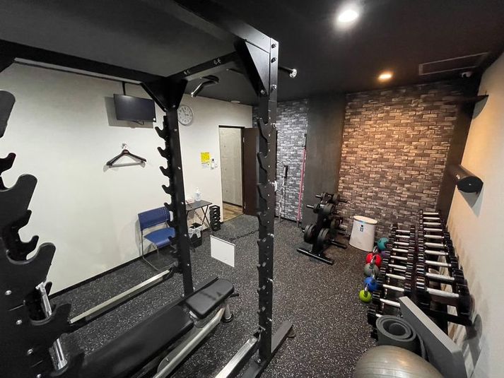 【個室ジム】フリーウェイトが豊富♪ハコジム都島店ルーム3 - ハコジム都島店