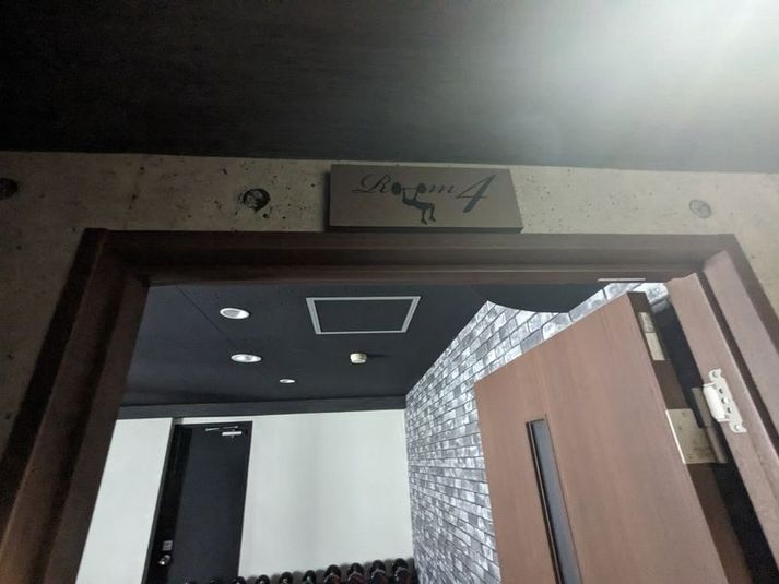 【個室ジム】フリーウェイトが豊富♪ハコジム高宮店ルーム4 - ハコジム高宮店