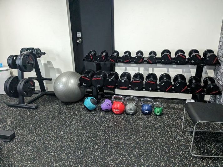 【個室ジム】フリーウェイトが豊富♪ハコジム高宮店ルーム4 - ハコジム高宮店