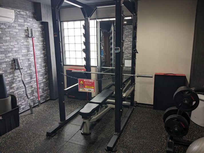 【個室ジム】フリーウェイトが豊富♪ハコジム高宮店ルーム4 - ハコジム高宮店