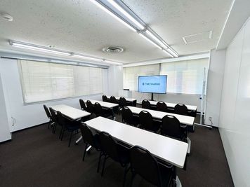 【常設の机椅子やホワイトボードは無料でお使いいただけます】 - TIME SHARING新宿 9Cの室内の写真